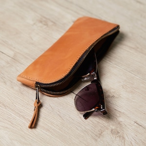 Minimalist leather case for eyeglasses | Vintage leather case for sunglasses | Leather gift for Her | Groomsmen Gifts