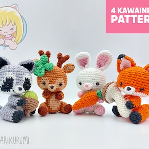 Peut inclure: Quatre jouets en crochet amigurumi : un raton laveur tenant un gland, un cerf avec un trèfle, un lapin tenant une carotte et un renard tenant un champignon. Les jouets sont tous assis sur une surface blanche. Le texte "4 KAWAIINIMAL PATTERNS" est en lettres roses sur un fond blanc.