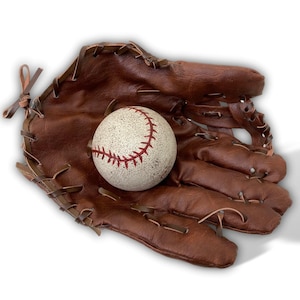 Baseball Glove with Ball Decoration Wall Decoration USA Artificial Leather Antique Style 23 cm