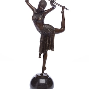 Bronzen sculptuur danseres met ring Artdeco bronzen figuursculptuur 54 cm sculptuur
