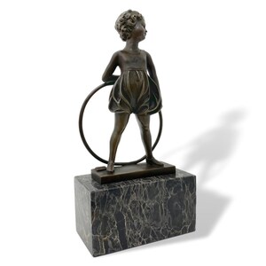 Sculpture en bronze figure en bronze fille gymnaste avec cerceau sur socle en pierre image 5