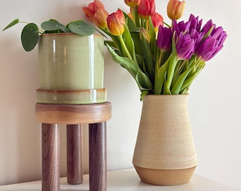 Soporte cilíndrico de madera para plantas hecho a mano / Diseño de trípode moderno