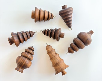 Adornos de madera torneados a mano — Juego de 7