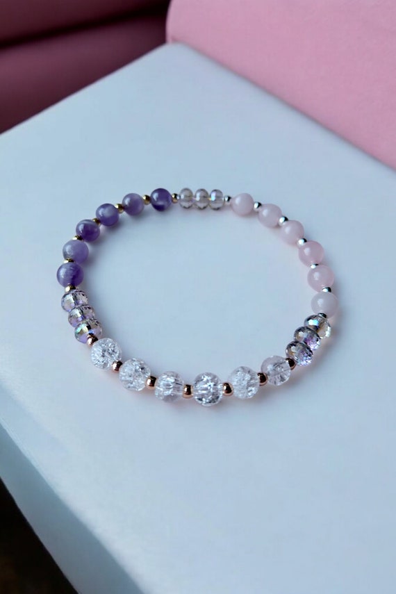 Edelsteinarmband mit gesplittertem Bergkristall, Amethyst und Rosenquarz