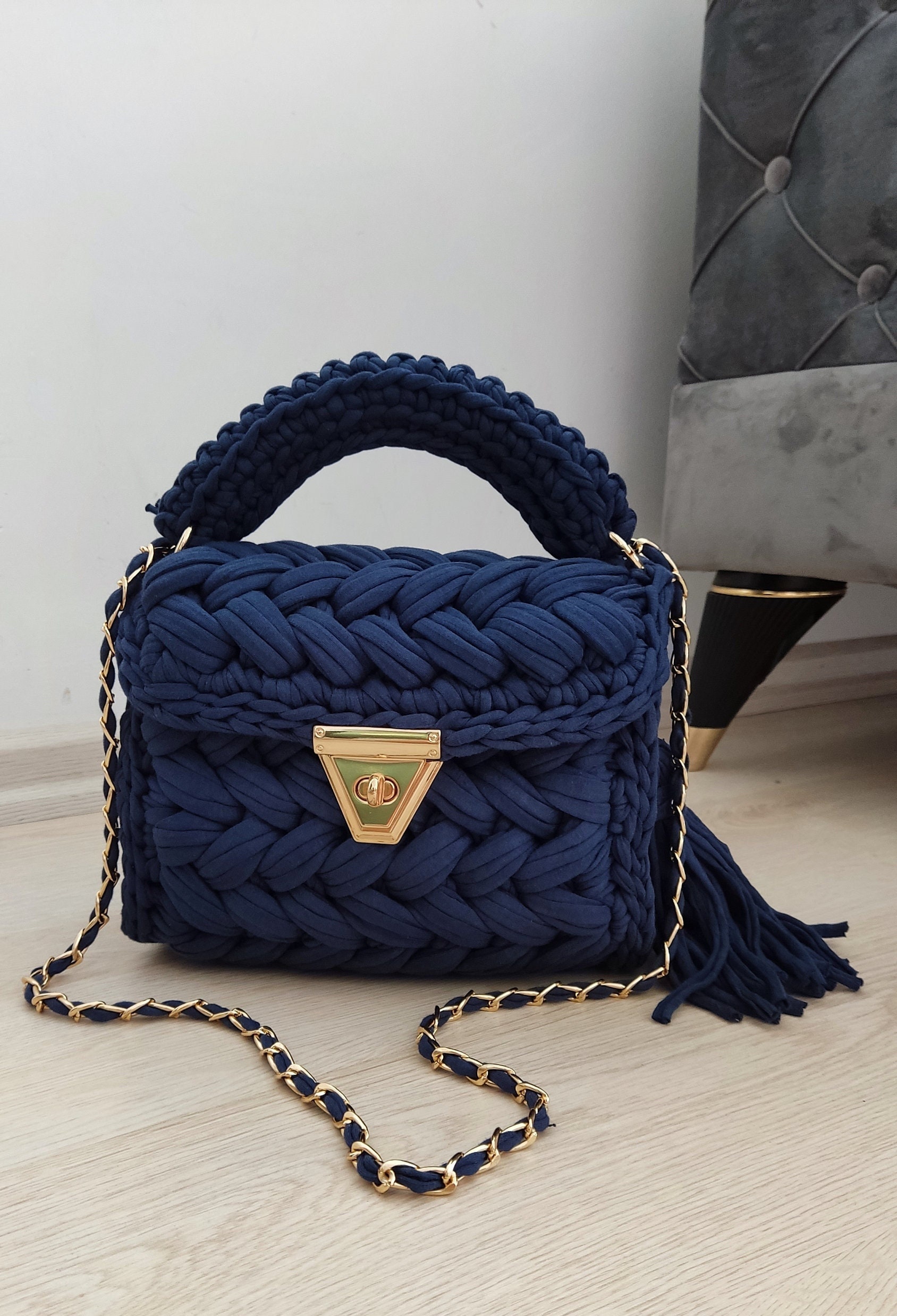 Navy chain deals bag