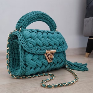 gehäkelte handgemachte Schultertasche mit grünem Farbgurt, Capri Luxustasche, handgewebte Tasche, gehäkelte Geldbörse, gestrickte Geldbörse, personalisierte Handtasche