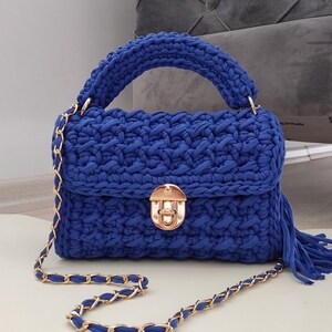 sac à bandoulière fait main au crochet avec bandoulière de couleur bleue, sac capri de luxe, sac tissé à la main, sac à main au crochet, sac à main tricoté, sac personnalisé pour femme