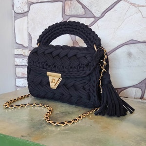 Gehaakte handgemaakte schoudertas met zwarte riem, luxe capritas, handgeweven tas, gehaakte tas, gebreide tas, gepersonaliseerde handtas