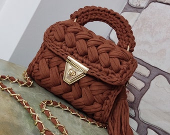 Handmade Crochet Shoulder Bag: Woven Cotton Yarn Crossbody with Gold Chain