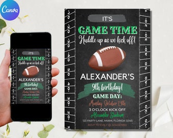 Peut inclure: Une invitation de style tableau noir vert et noir pour un anniversaire de 9 ans. L'invitation présente un ballon de football et le texte "C'est l'heure du jeu ! Rassemblez-vous pour le coup d'envoi ! L'anniversaire de Alexander ! Jour du match : Lundi 13 octobre 15h00 Coup d'envoi Stade Alexander 123 Party Lane, Miami, Floride 12345 RSVP à Emily @ 1234567890".
