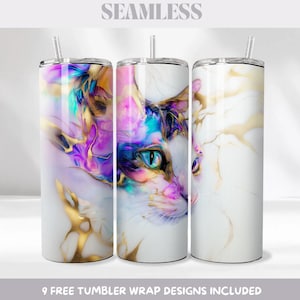 Könnte beinhalten: Drei weiße Becher mit Katzen-Gesichts-Designs. Die Katzenkunst zeigt leuchtende Farben von Lila, Blau und Gold. Jeder Becher hat einen silbernen Deckel und einen Strohhalm. Der Text "SEAMLESS" steht oben und "9 FREE TUMBLER WRAP DESIGNS INCLUDED" unten.