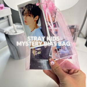 Stray Kids Mystery Bias Tasche | Individuelle Merch-Geschenktüte | Goodie Bag |Lesezeichen| Aufkleber, Fotokarten, Fotos, | Geschenk für Freunde aktiv K-Pop