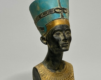 ネフェルティティ女王の最もリアルな胸像 - 古代エジプトの記憶と神性