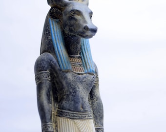 アピス像。聖なる雄牛アピス。エジプトで作られた独特の像。 - Etsy 日本