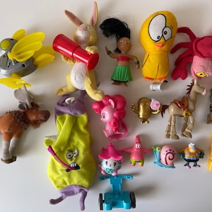 Vintage & Not McDonald&#39;s Toys, Charms, Prizes, Figurines, Premiums Collection Total Lot of 17!
