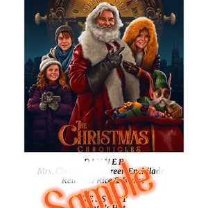 Può includere: Un poster per il film "Le Cronache di Natale" con Babbo Natale, una bambina, un bambino, una donna e un elfo. Il poster ha una combinazione di colori rosso e oro e presenta un grande indicatore con le parole "Spirito natalizio" su di esso.