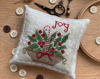 Holly Korb Pinkeep Muster von Stitches by Ethel