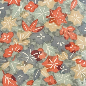Vintage Kimono Silk Fabric: Floral Print, Fine Crepe Texture, upcycled material, 1970s