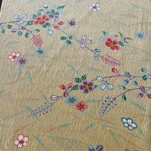 Vintage Kimono Silk Fabric: Chirimen Texture, Floral Design (37cm x 164cm), upcycled material, 1970s