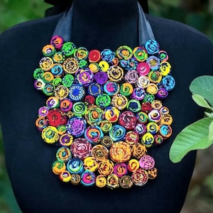 Accesorio de collar babero de Ankara hecho a mano