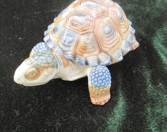 Vintage Wade Tortoise Trinket Box Animals Tortoises 1970's Something Different Made in England Porcelain