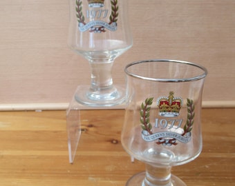 Commemorative Glasses 1977 Silver Jubilee Queen Elizabeth Pair Royal Memorabilia Souvenir Collectable Unisex Gift Gin & Tonic