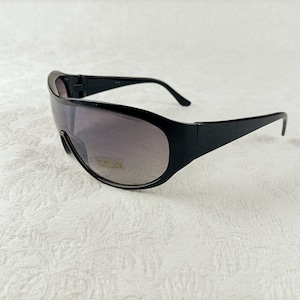 Vintage Y2K Sunglasses Black Plastic Frame Retro