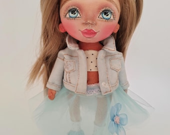 Bambola d'arte fatta a mano OOAK / Bambola da collezione in cotone e seta, giacca di jeans