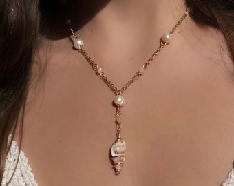 Collar y pendientes de perlas de concha marina de Athena hechos a mano / joyería de concha delicada playera / collar de perlas elegante / conjunto de joyas de concha de sirena