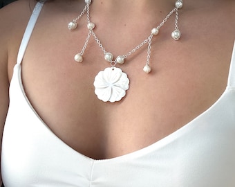 Aloha White Necklace Gold/Silver | Unique Hibiscus Jewelry | Mother of Pearl Necklace | Elegant Statement Piece | Flower Necklace | Pearl