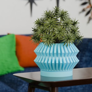 Rayora Space Age Planter  Mid-Century Modern Pot with Vintage Style for Succulents and Cactus, Ideal for Indoor & Outdoor Use, Made in USA