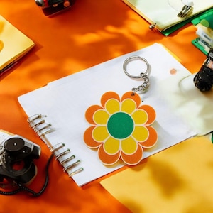 Groovy Flower Power Keychain 70s Vintage Style Flower Key Holder Mid Century Aesthetic Psychedelic Neon Gift Idea