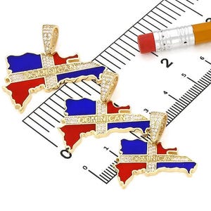 Pendentif carte drapeau de la République dominicaine en or jaune 14 carats CZ 1,15 à 1,4 po.