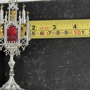 Religieus antiek Frans miniatuur Monstrance verzilverd tin ostensorium met reliek monstrans image 9