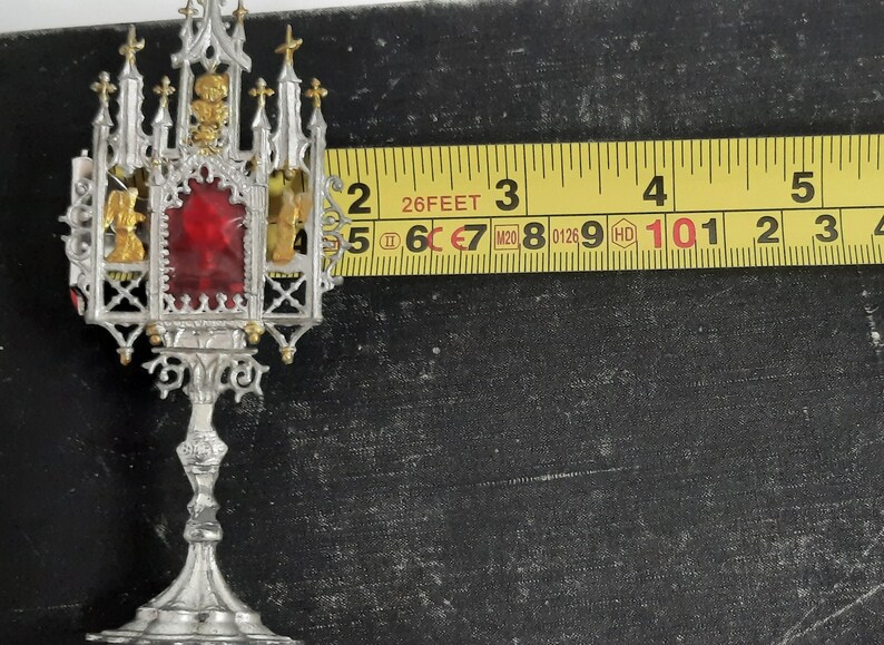 Religieus antiek Frans miniatuur Monstrance verzilverd tin ostensorium met reliek monstrans image 9