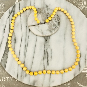 Single Strand Vintage Yellow Beaded Necklace Round Acrylic Bead, 1960s Retro Stylish Jewelry Piece