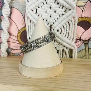 Vintage Irish Knot Style Bangle Bracelet Silver Toned Metal Hinge Closure Retro