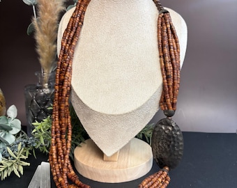 Collar de cuentas de madera de múltiples hebras / Estilo bohemio tribal llamativo / Detalles metálicos 66 cm