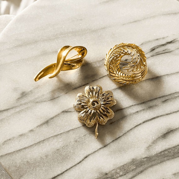 Vintage Brooch Set of 3 Gold Toned Metal Pin Retr… - image 1