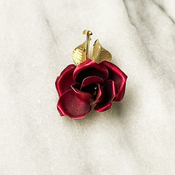 Vintage Cerrito Rose Brooch Red and Gold Toned Me… - image 5