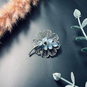 Silver Tone Vintage Flower Brooch - Etsy display picture 2