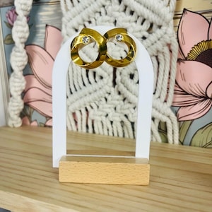 Vintage Women&#39;s Unbranded Gold Toned Earrings Retro Glam Style