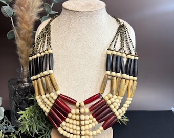 Collar acrílico de madera tribal / Collar babero llamativo / Joyería gruesa estilo boho