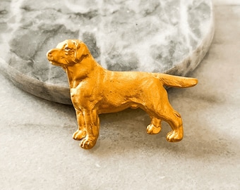 Broche chien vintage martelée Staffordshire Terrier doré, signé MCM