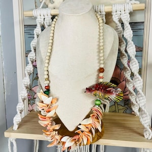 Vintage Shell Beaded Statement Necklace Tropical Fish Accent Multicolor Island