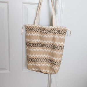 Proyecto con cordón de ganchillo tejido en color beige Bolsa de asas