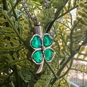 Green Clover Crystal Pendant Cremation Urn Necklace for Ashes, Cremate Jewelry for Humans, Pet, Ashes Necklace Memorial, Cremation Necklace