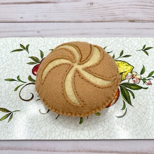 Felt Bread Roll | Felt Dinner Roll | Handmade Felt Bread Roll | Felt Broetchen | Pretend Bread Roll | Pretend Play Bread | Play Kitchen Roll