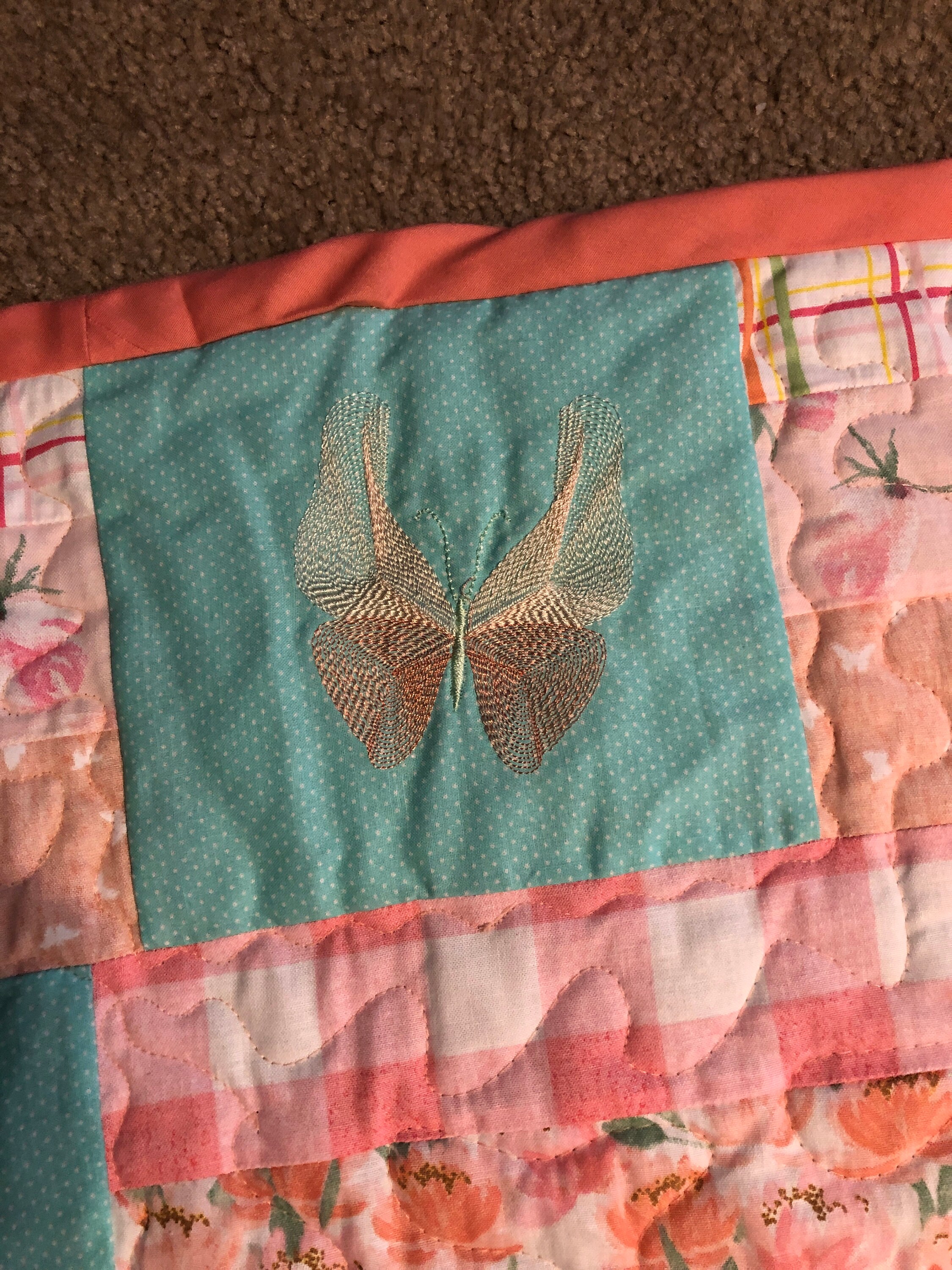 刺繍入りバタフライキルト：ハンドメイドコットンスティプルデザイン