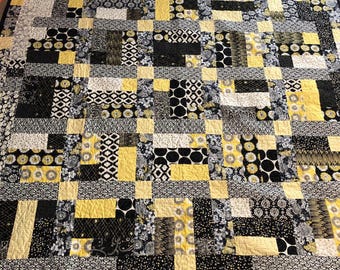 New Handmade Queen Size Quilt 92 x 85 inches Black White Yellow Floral